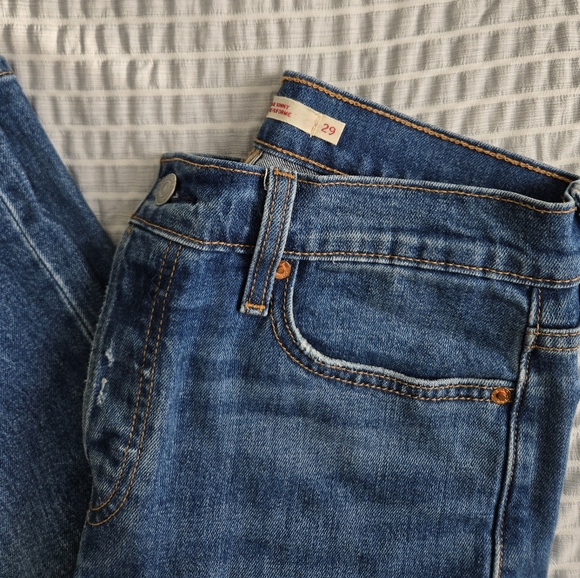 Levi's Wedgie S Ripped Deep Medium Wash Denim Jeans Size 29 - Picture 3 of 7